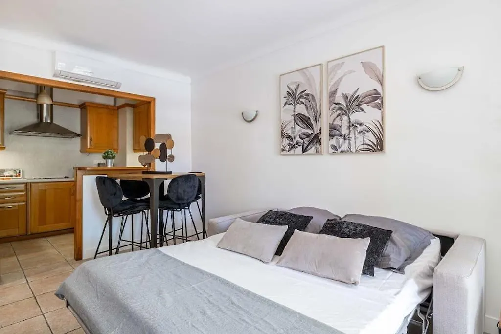 29 Carnot - Chaleureux Appartement Avec Balcon - Centre Ville Cannes 0*,  Francja